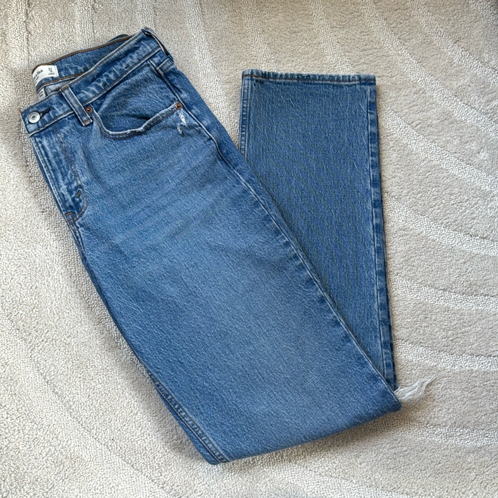 Abercrombie Curve love 90s straight mid rise jeans